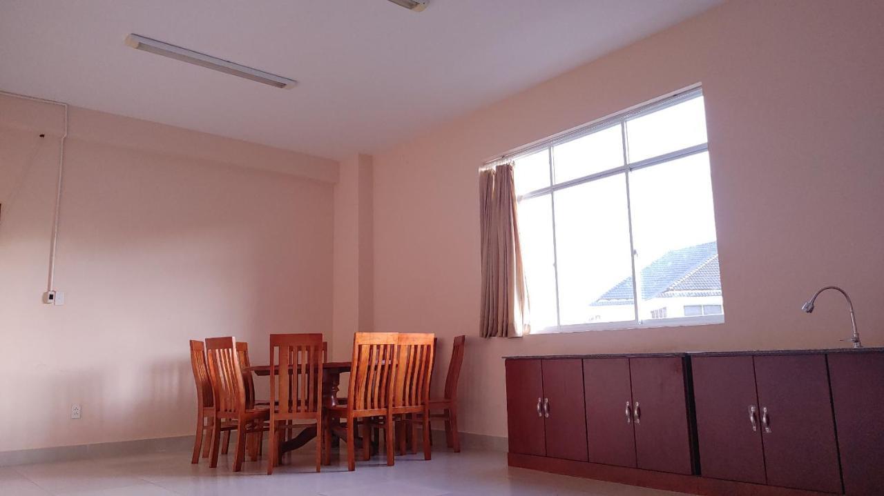 Thanh Nien - * Vung Tau